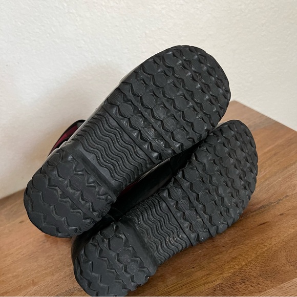 Bogs Sidney Lace Plaid Bog Red Black Boots Size 1 - Picture 9 of 17